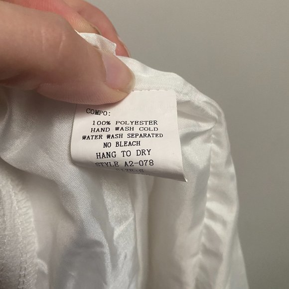 Verty Super Cute White Shots with Bows! Sz S - Picture 8 of 9